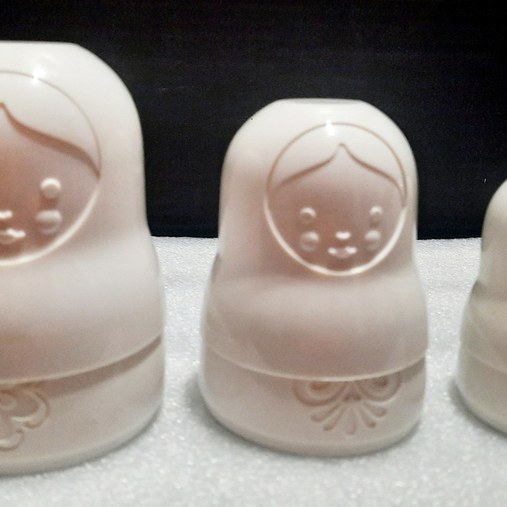 Kitchen nesting dolls measuring cups - Picture 4 of 9